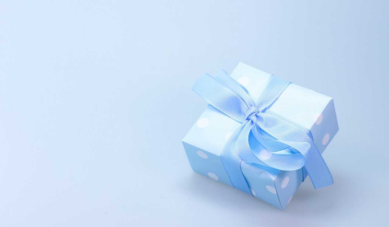 青いリボンのプレゼント